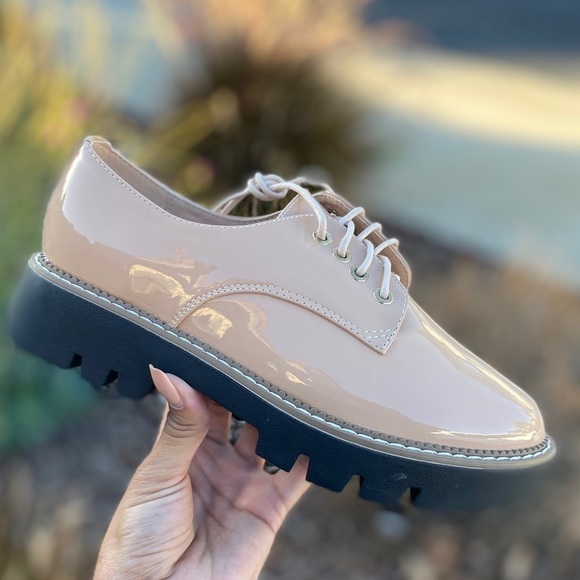 Lug Sole Beige Patent Oxfords Loafers - Picture 1 of 5